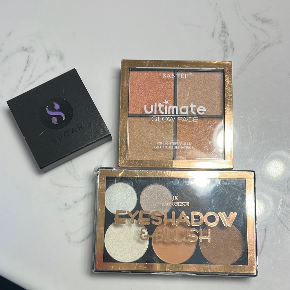 Ultimate Glow Face Palette - Gold and Brown. Eye shadow and blush, peach blush